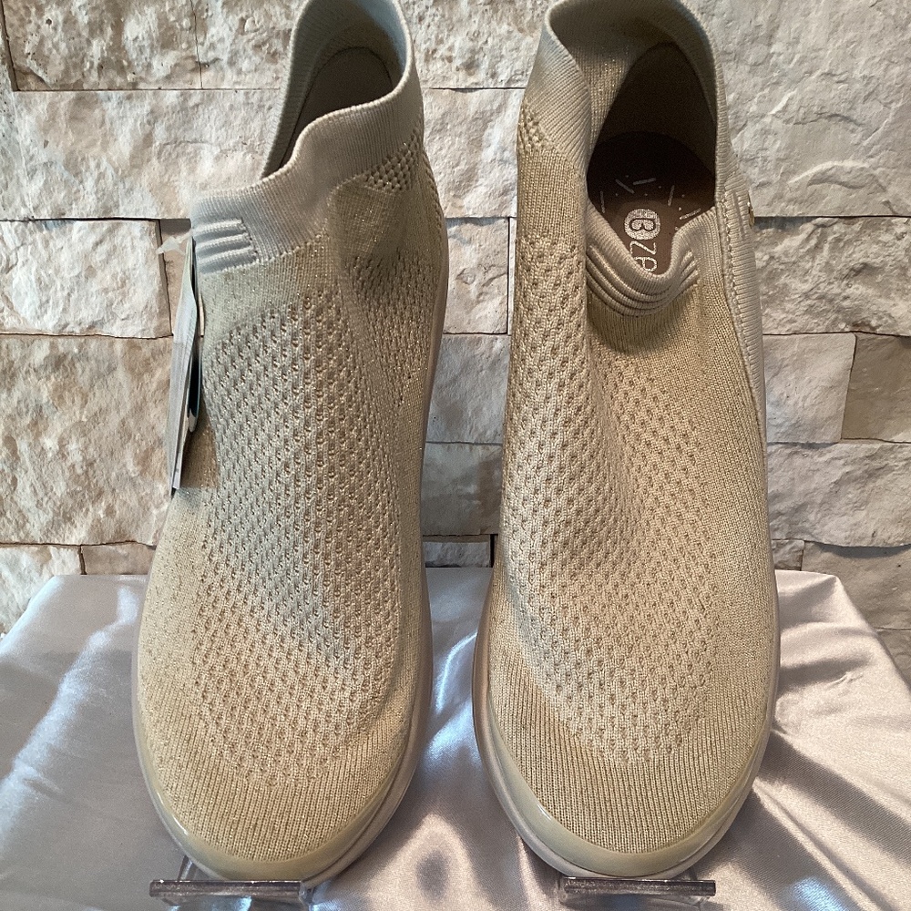 Bzees Romance Ankle Booties (NWT)
